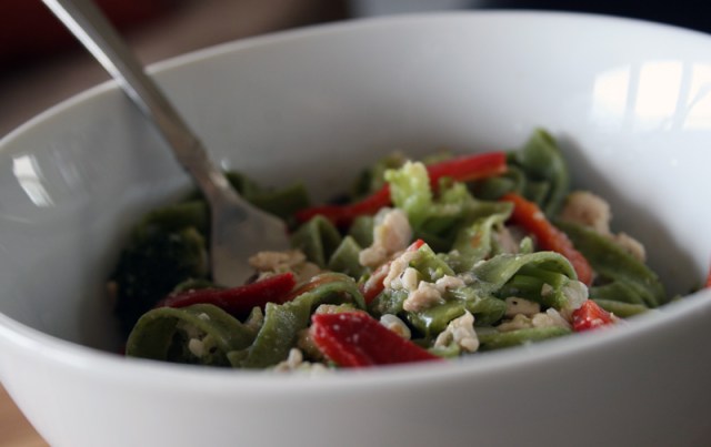 Garlic Chicken, Broccoli, Mushrooms, Red Pepper and Snap Pea Pasta